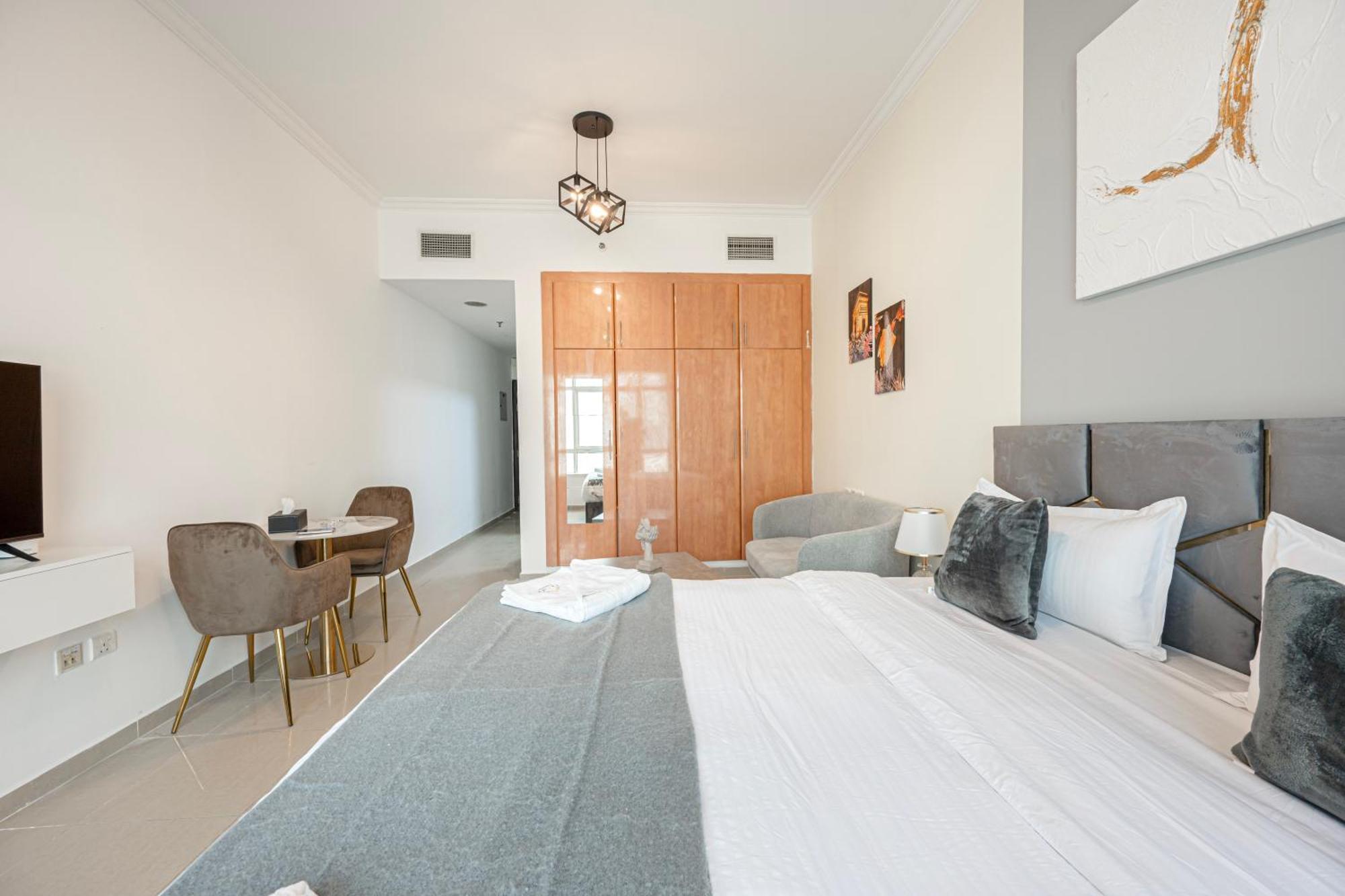 Cozy Retreat With Scenic Views Apartment